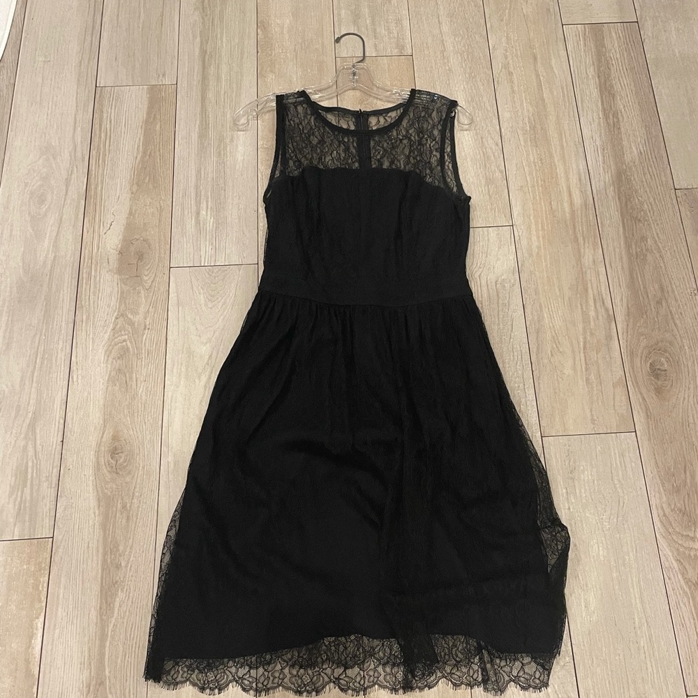 Elegant Black St John’s lace party dress size 6